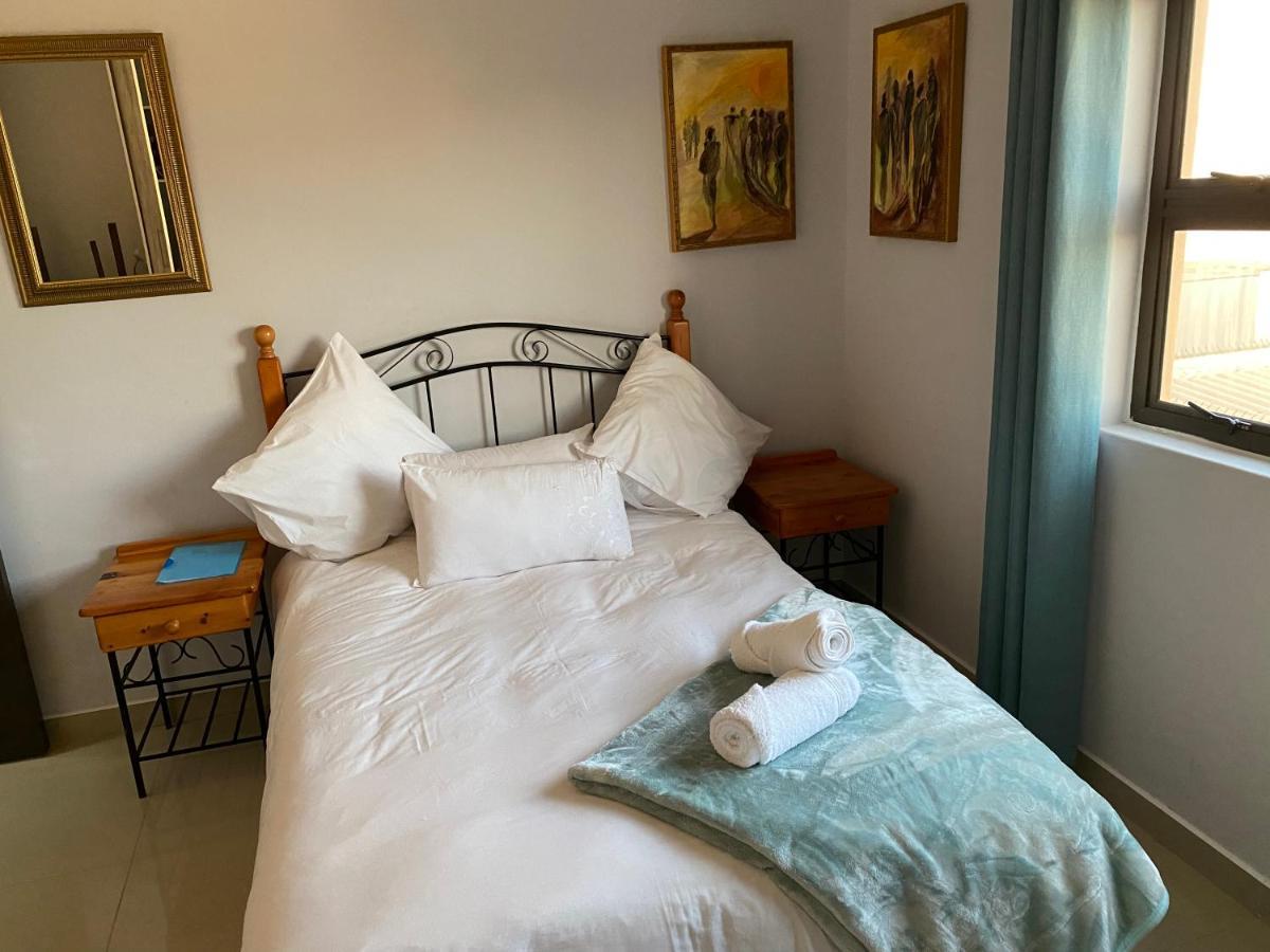 Mukulela Bed & Breakfast Уолфиш Бей Екстериор снимка