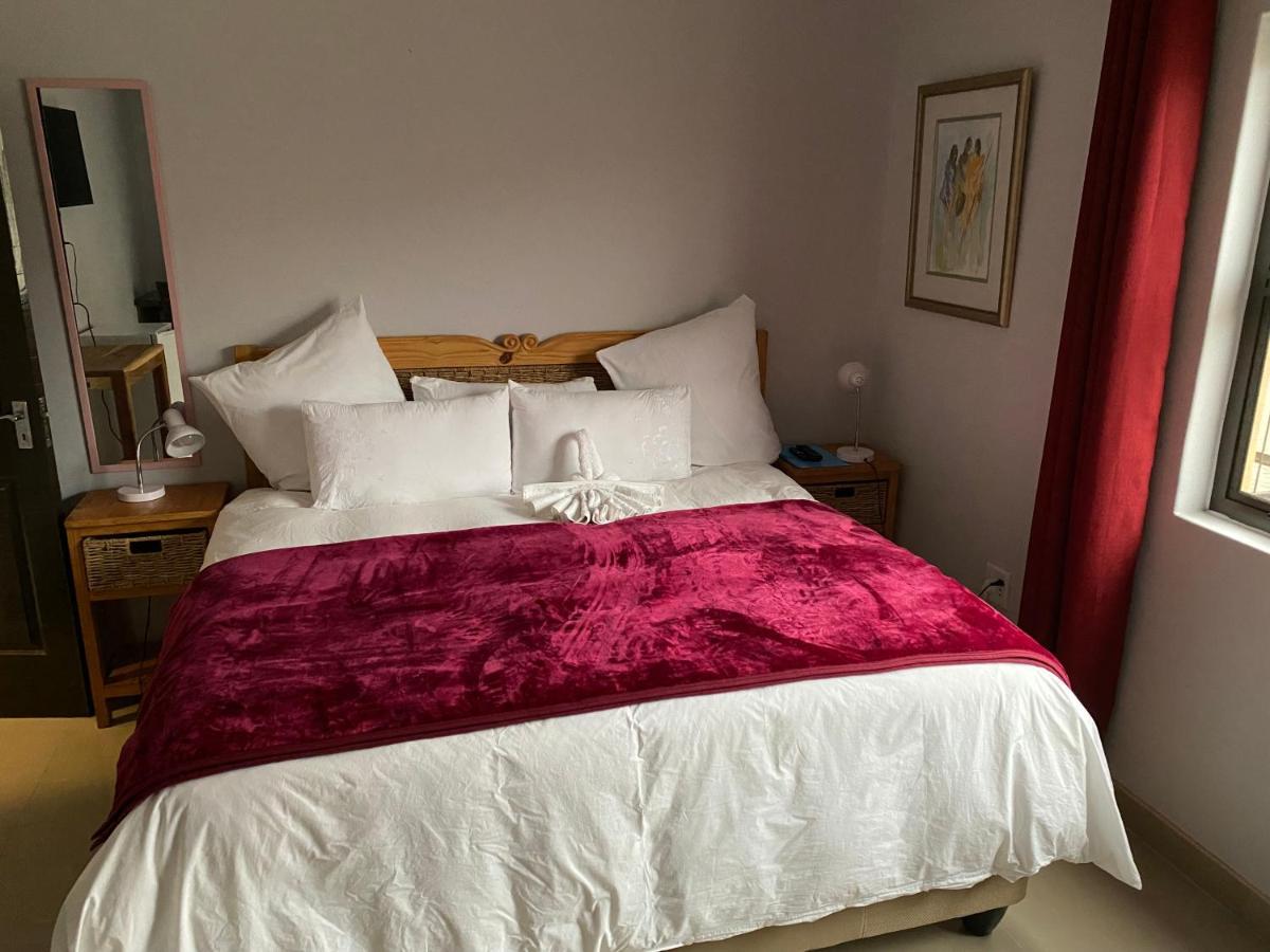 Mukulela Bed & Breakfast Уолфиш Бей Екстериор снимка
