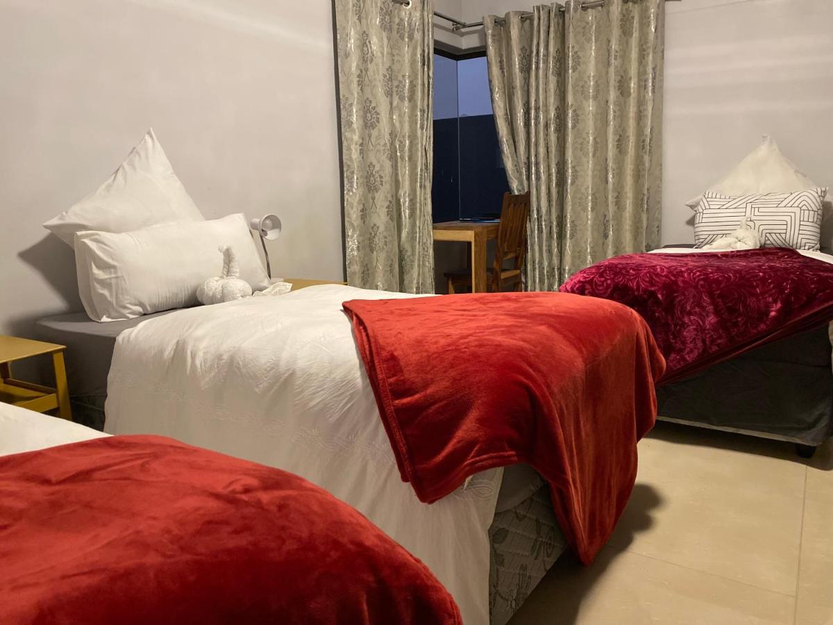 Mukulela Bed & Breakfast Уолфиш Бей Екстериор снимка